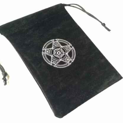 Samettinen Pentacle säilytyspussi.
